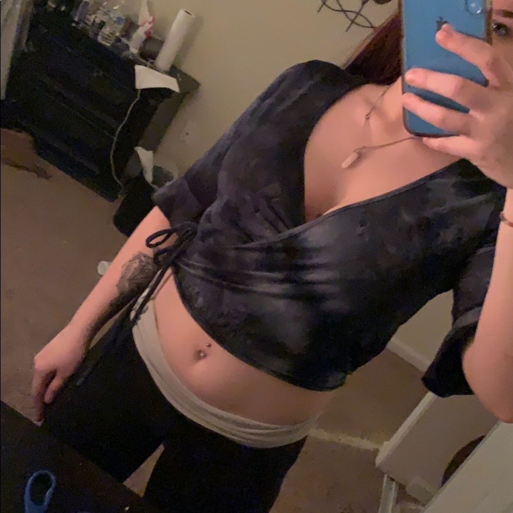 cropped tye dye blue blouse
